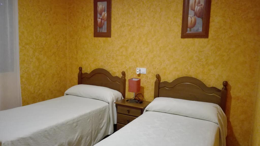 Montearagon Hostal La Aldaba酒店 外观 照片